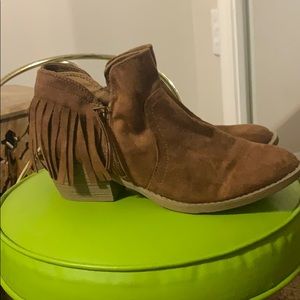 Fringe boot